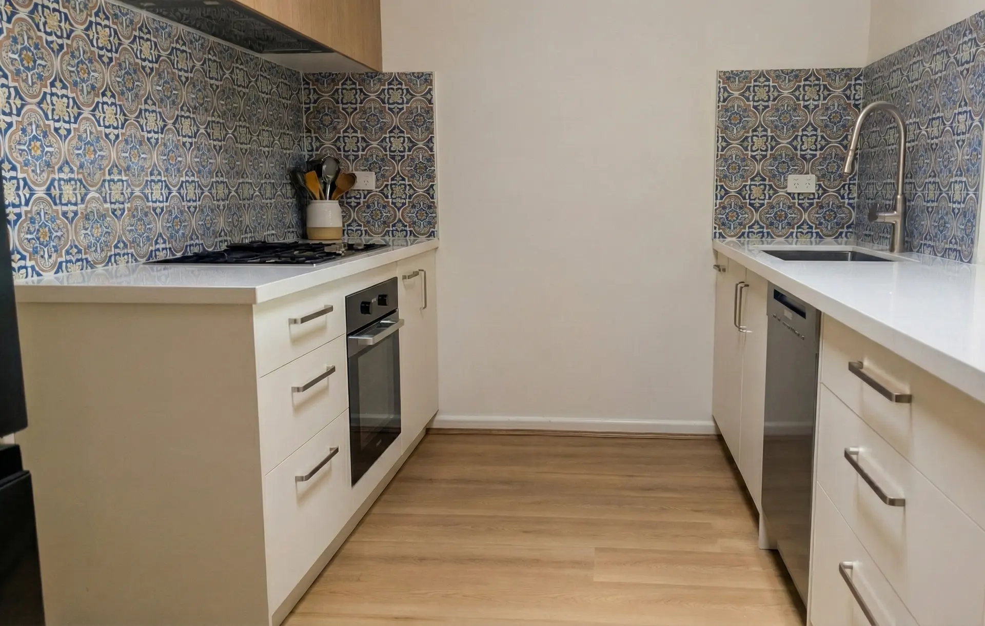 Kitchen renovation Glenwood Drive Knoxfield with modern materials and quick upgrades.