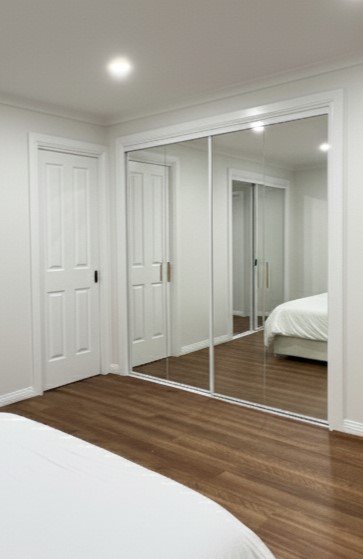 Fast and affordable wardrobe renovation in Ringwood with custom joinery and soft-close drawer system.
